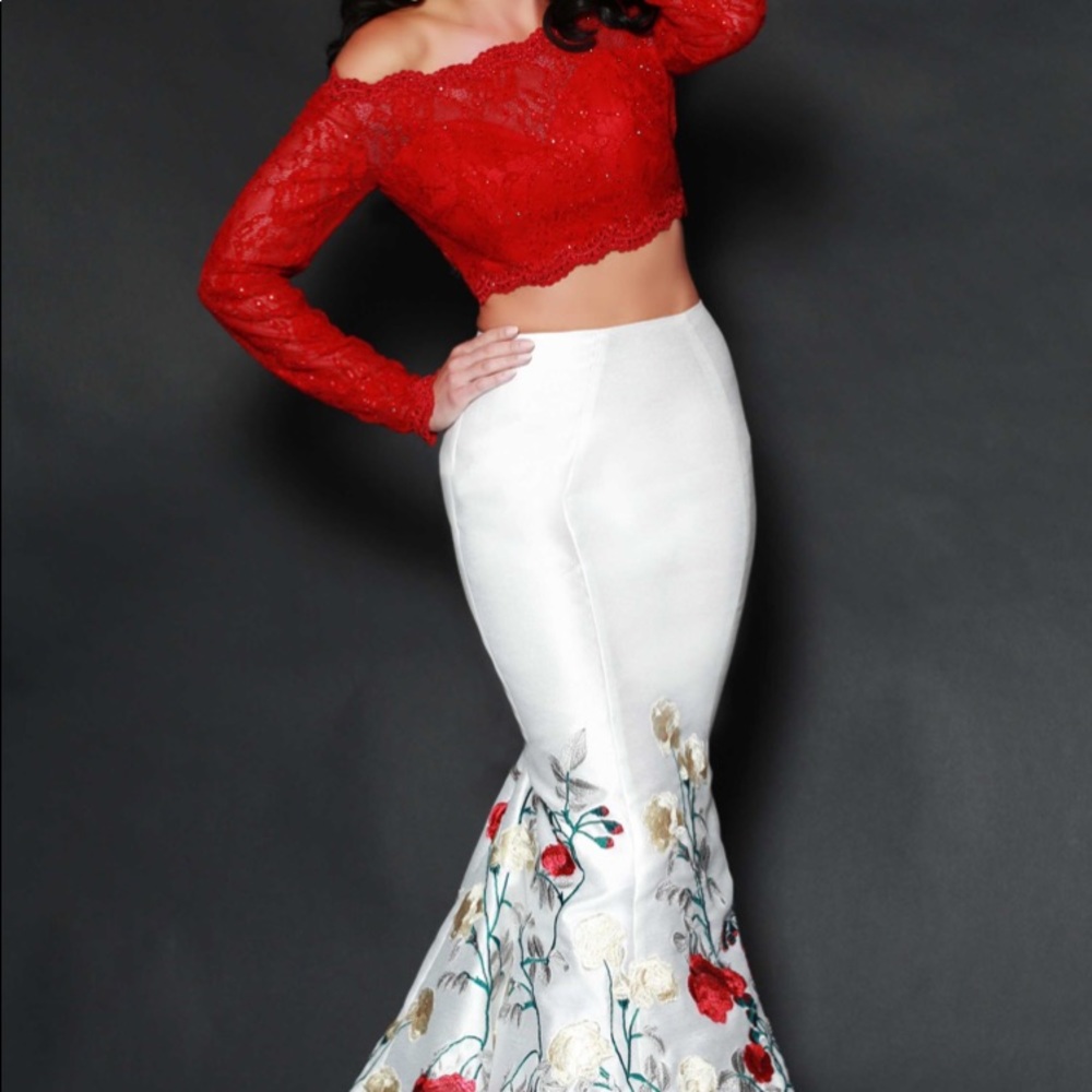 Like new red and white floral prom dress size 12